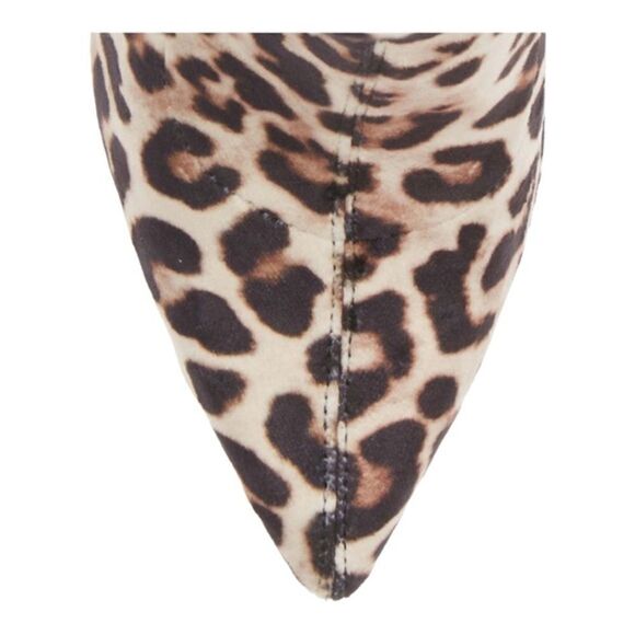 Steve Madden Valyant pointed toe bootie in leopard velvet size 7.5 NWB. - Picture 6 of 6